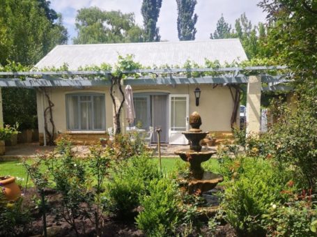Beautifully-designed self-catering accommodation in Clarens – Joybells